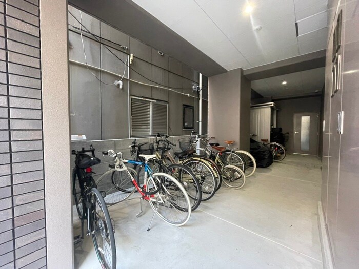 物件外観写真4　(駐輪場)