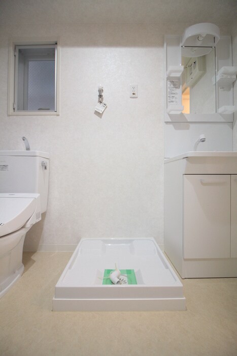 物件内観写真12　(洗濯機置場)