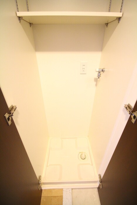 物件内観写真12　(洗濯機置場)