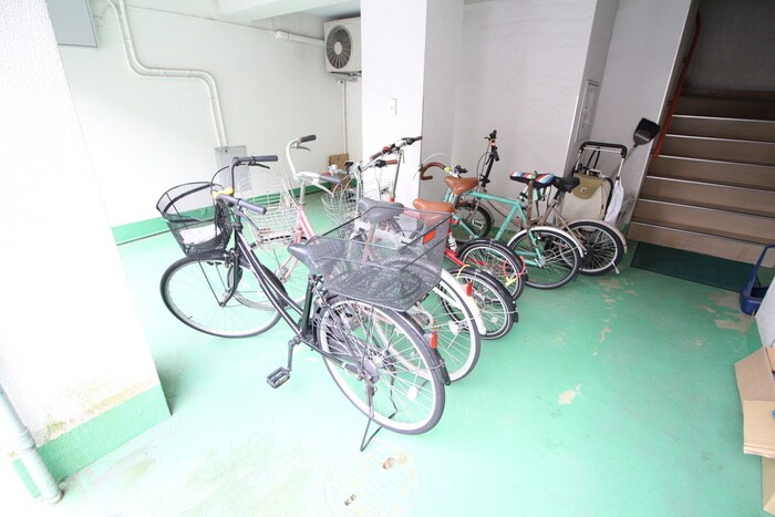 物件外観写真3　(駐輪場)