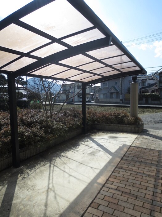 物件外観写真2　(駐輪場)