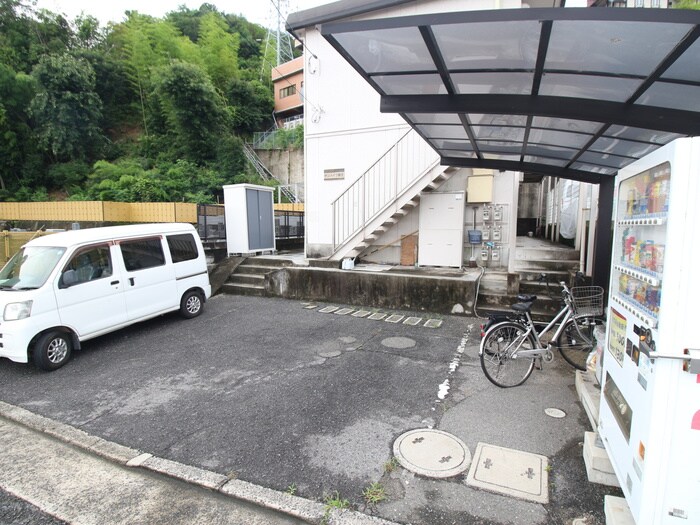 物件外観写真2　(駐車場)