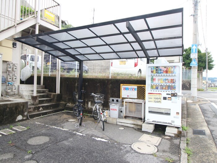 物件外観写真3　(駐輪場)