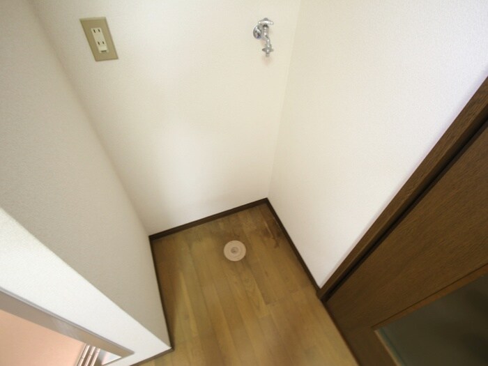 物件内観写真13　(洗濯機置場)