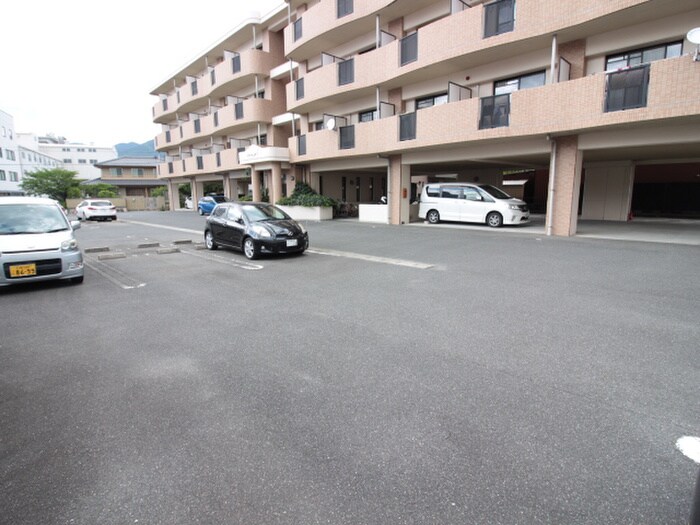 物件外観写真2　(駐車場)