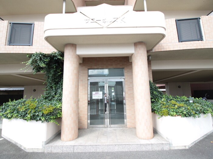 物件外観写真5　(エントランス部分)