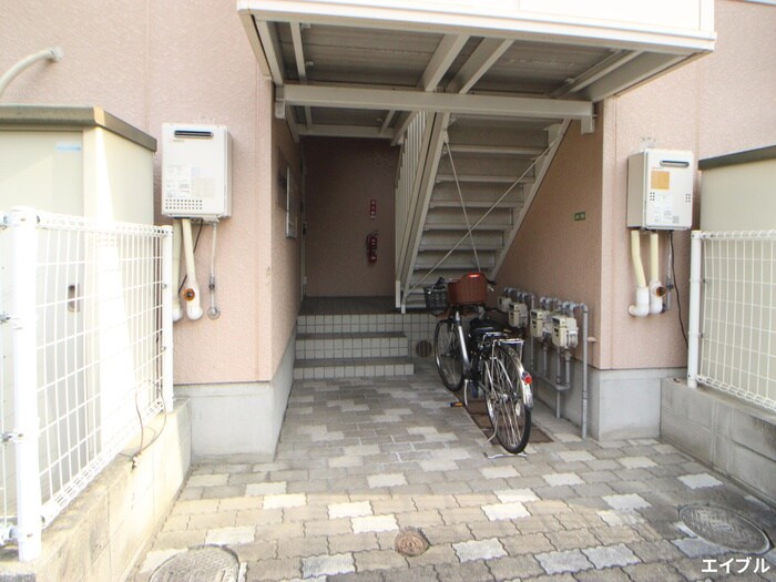 物件外観写真4　(エントランス部分)