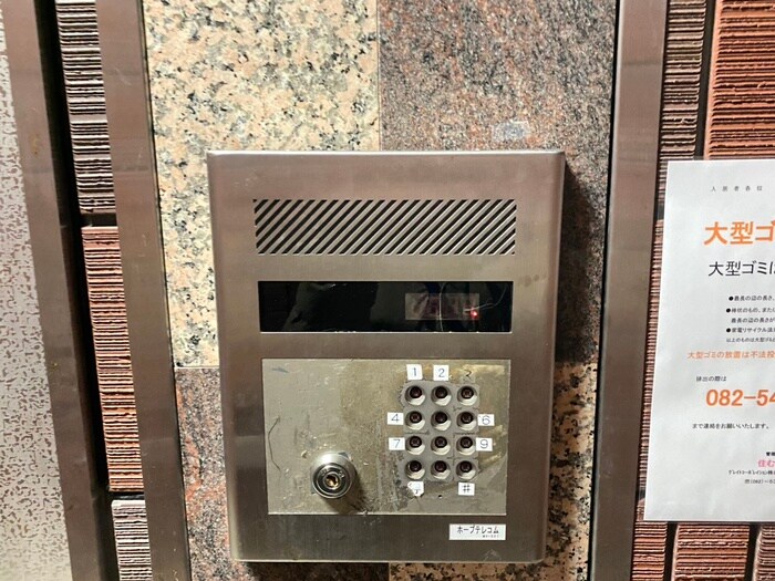 物件外観写真6　(エントランス部分)