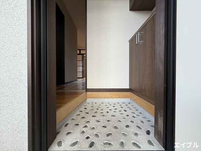 物件内観写真18　(玄関)