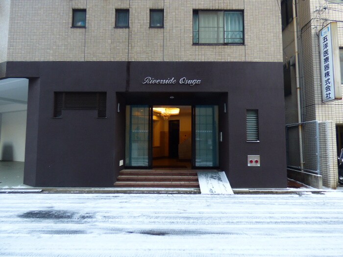 物件外観写真2　(エントランス部分)