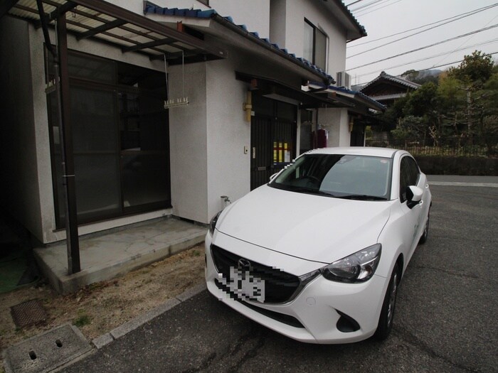 物件外観写真5　(駐車場)