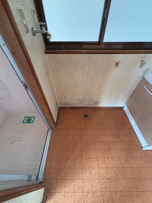 物件内観写真16　(洗濯機置場)