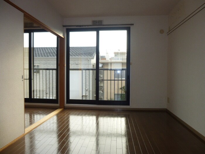 物件内観写真7　(室内からの展望)