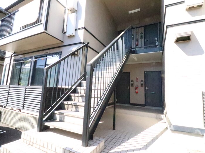 物件外観写真4　(エントランス部分)