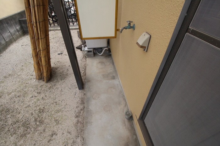 物件内観写真16　(洗濯機置場)