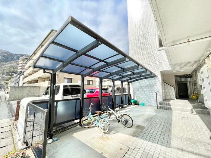 物件外観写真2　(駐輪場)