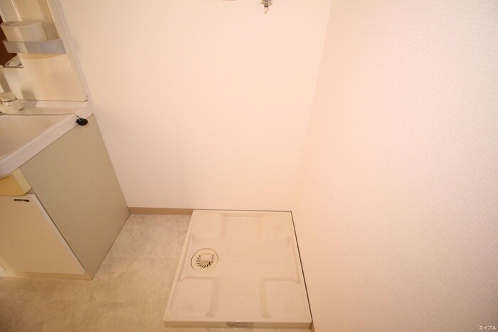 物件内観写真16　(洗濯機置場)