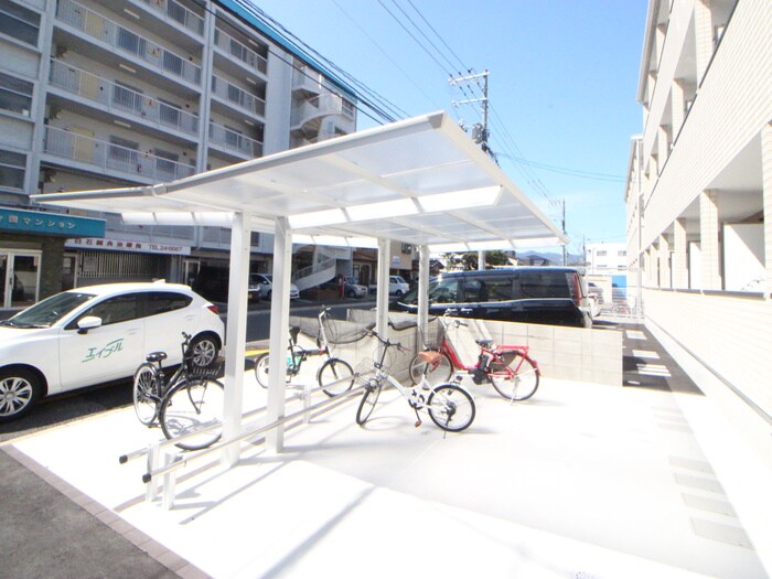 物件外観写真4　(駐輪場)