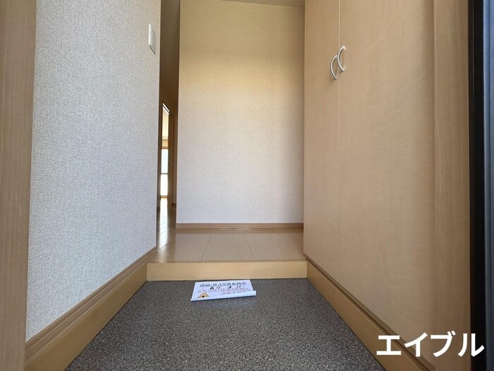 物件内観写真12　(玄関)