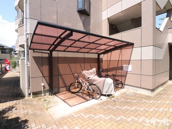 物件外観写真4　(駐輪場)
