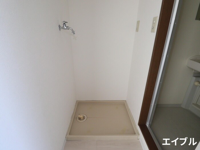 物件内観写真12　(洗濯機置場)