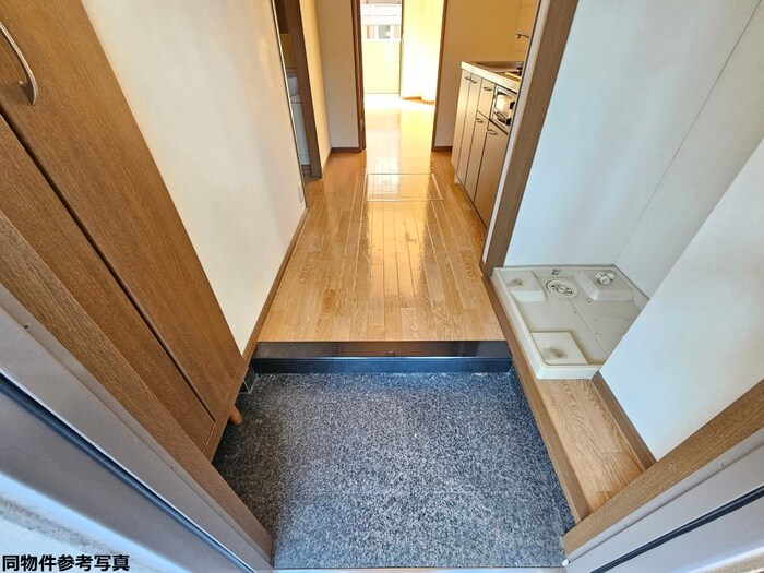 物件内観写真15　(玄関)
