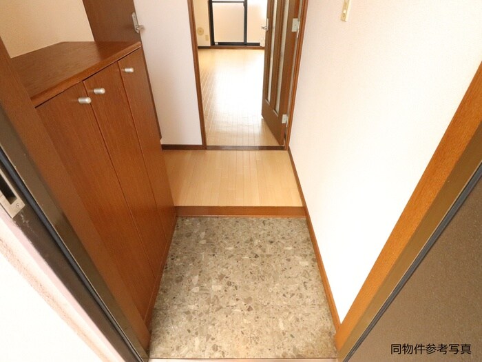 物件内観写真15　(玄関)
