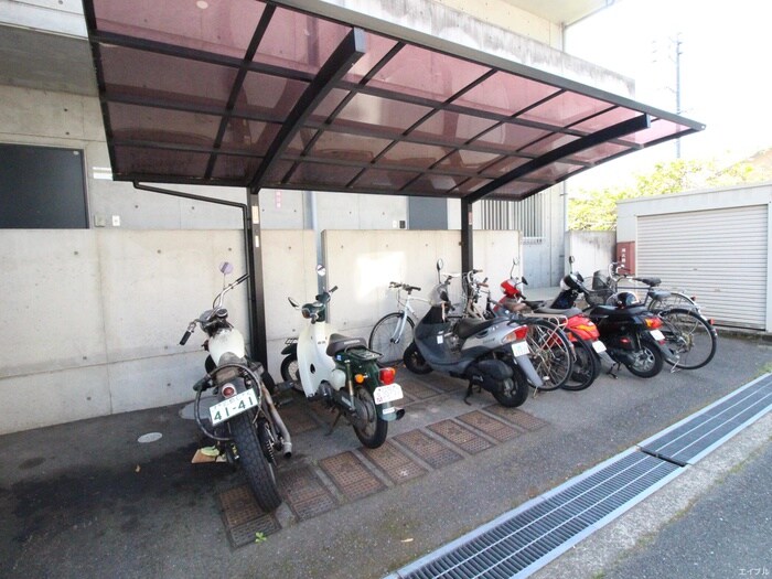 物件外観写真4　(駐輪場)