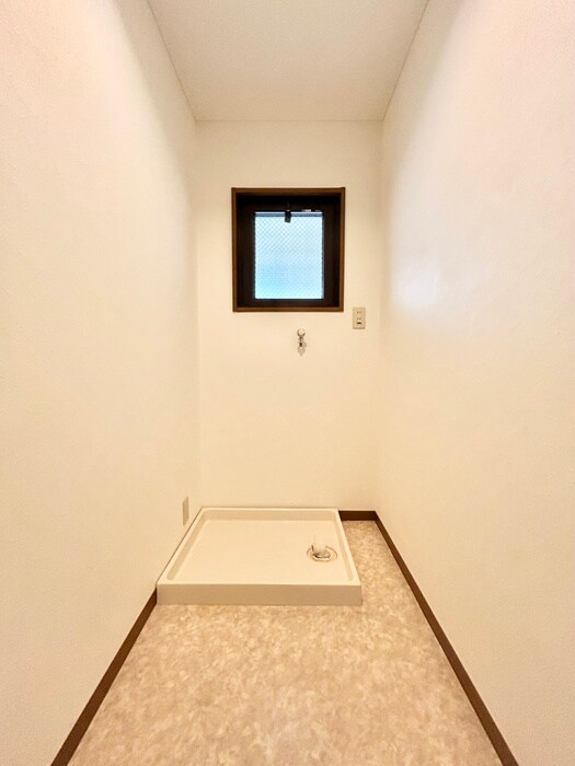 物件内観写真14　(洗濯機置場)