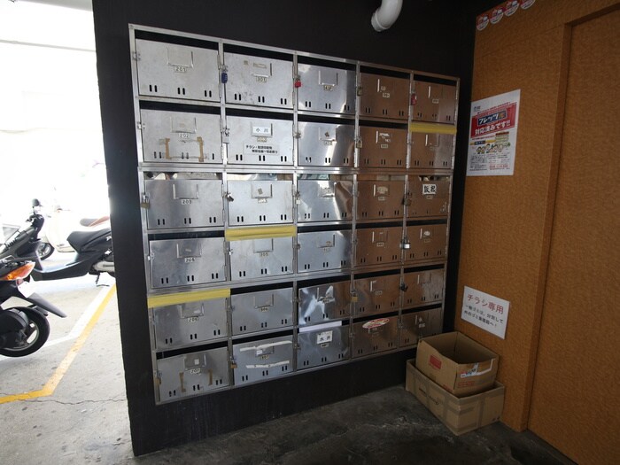 物件外観写真2　(エントランス部分)