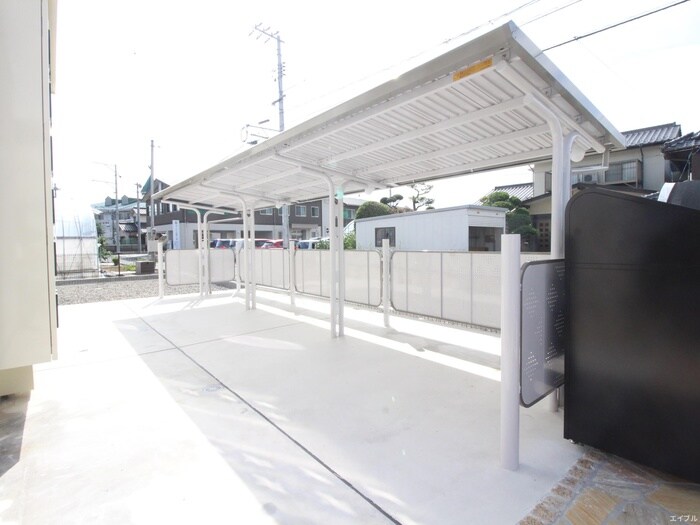 物件外観写真3　(駐輪場)