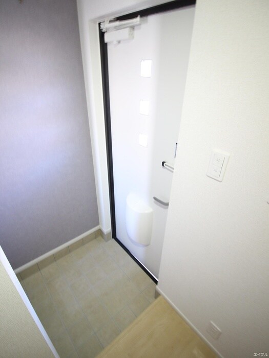 物件内観写真13　(玄関)