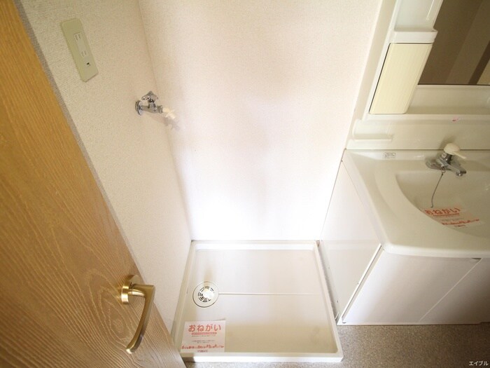 物件内観写真15　(洗濯機置場)