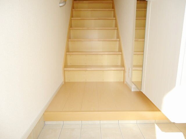 物件内観写真11　(玄関)