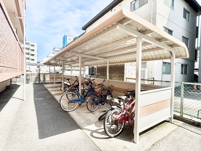 物件外観写真4　(駐輪場)