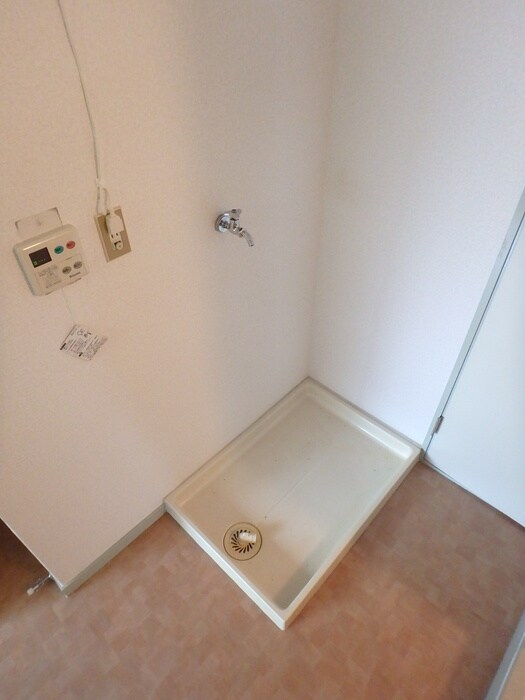 物件内観写真16　(洗濯機置場)