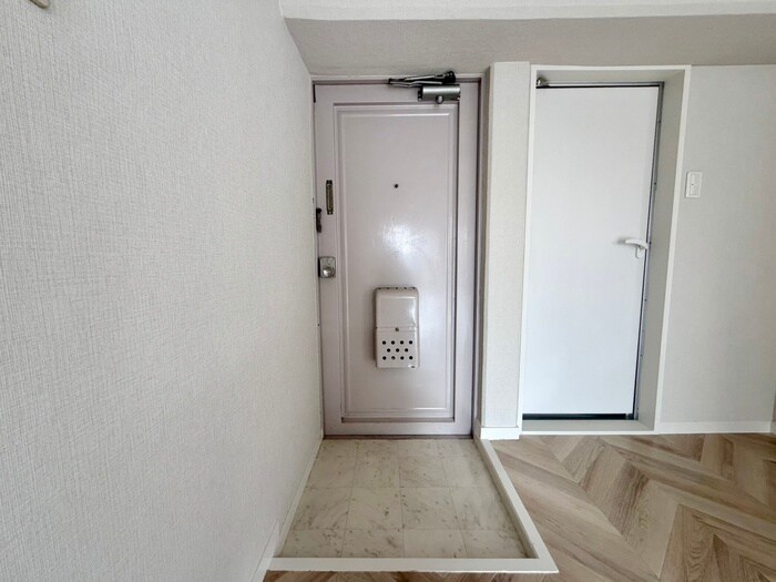 物件内観写真18　(玄関)