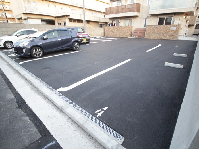 物件外観写真6　(駐車場)