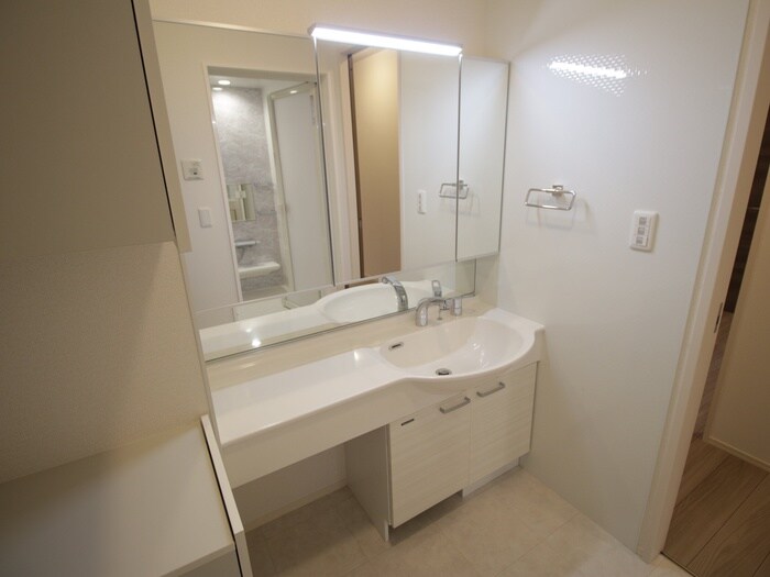 物件内観写真11　(洗面)