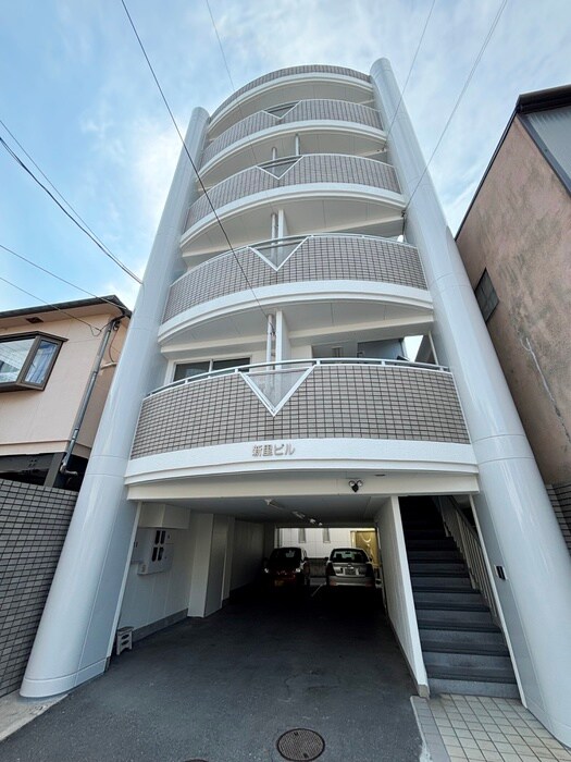 物件外観写真5　(エントランス部分)