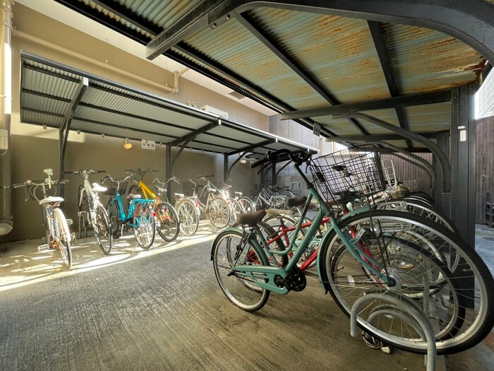 物件外観写真3　(駐輪場)