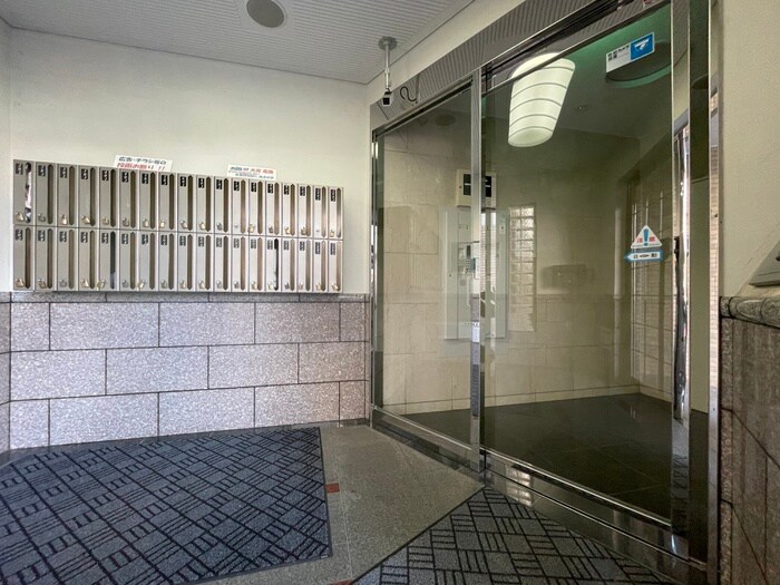 物件外観写真6　(エントランス部分)