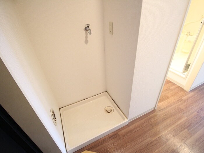 物件内観写真16　(洗濯機置場)