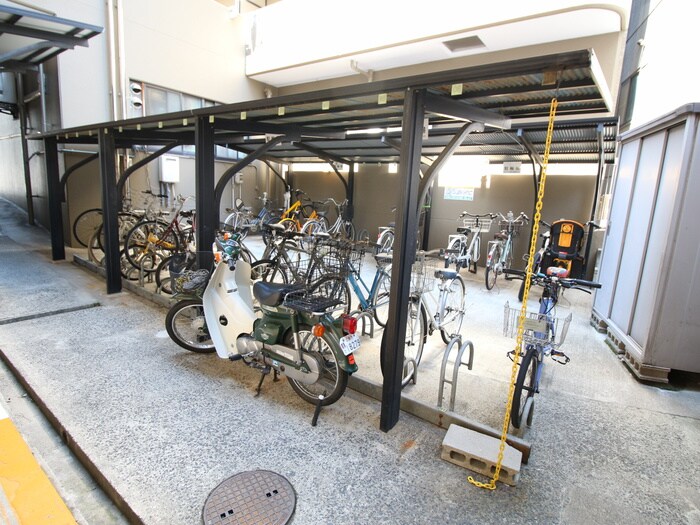 物件外観写真4　(駐輪場)