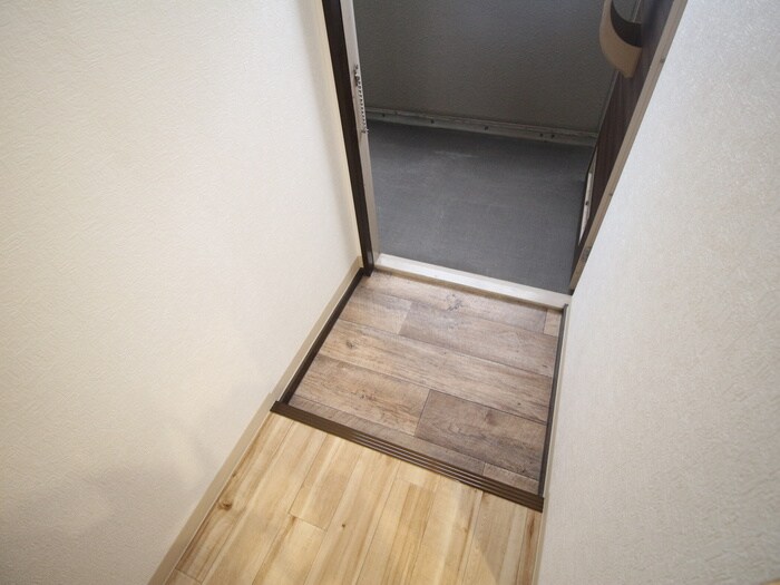 物件内観写真12　(玄関)