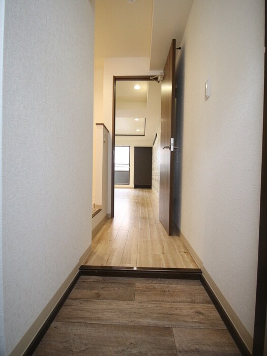 物件内観写真16　(廊下)
