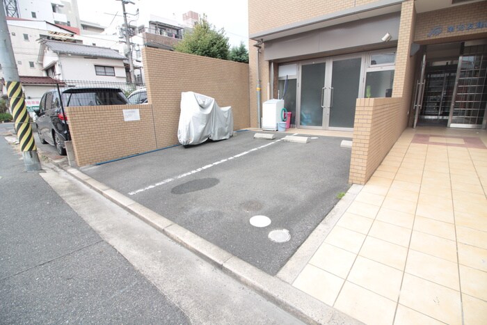 物件外観写真6　(駐車場)