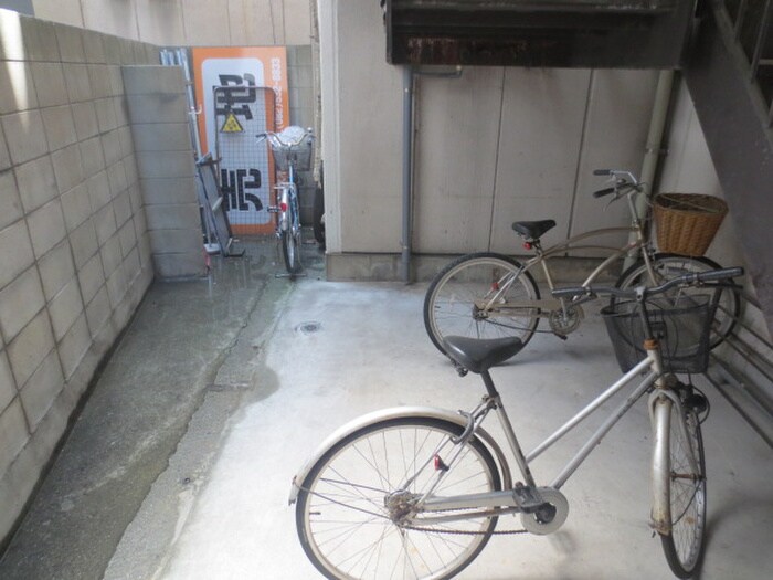 物件外観写真3　(駐輪場)