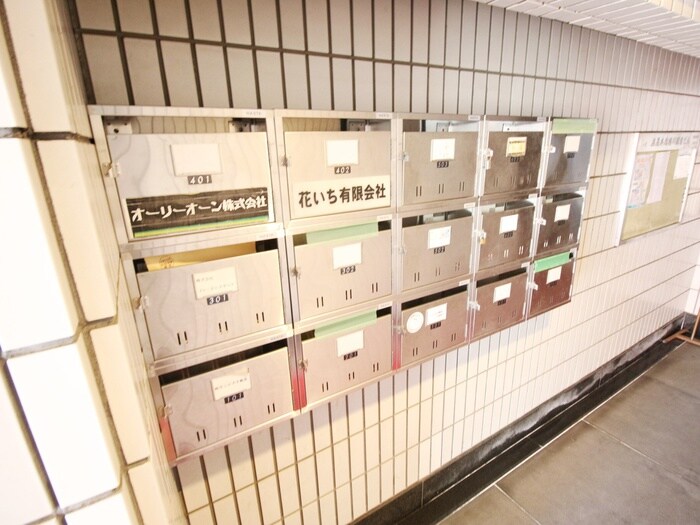 物件外観写真4　(エントランス部分)