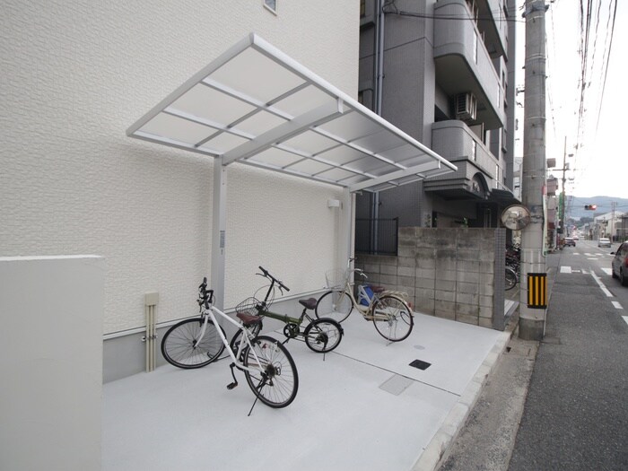 物件外観写真4　(駐輪場)